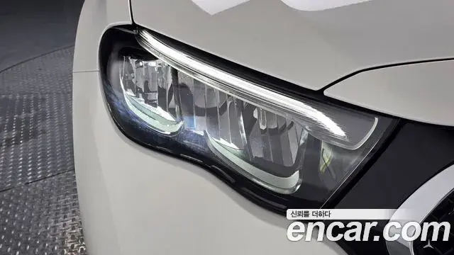 Mercedes-Benz E-Class 2024 — ფოტო 8/31