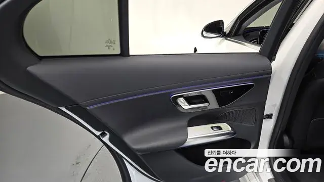 Mercedes-Benz E-Class 2024 — ფოტო 14/31