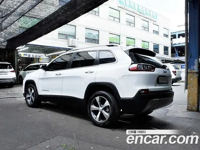 Jeep Cherokee 2021 — ფოტო 20/20