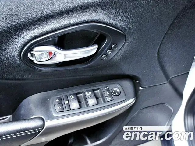 Jeep Cherokee 2021 — ფოტო 10/20
