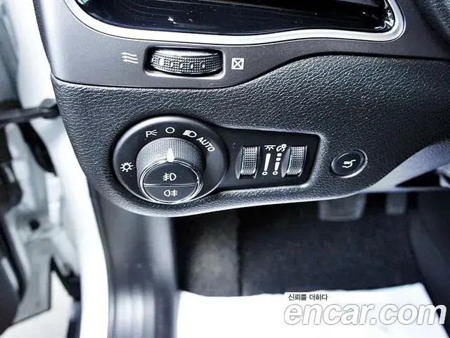Jeep Cherokee 2021 — ფოტო 14/20