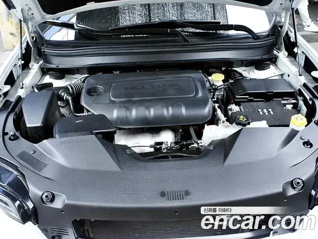 Jeep Cherokee 2021 — ფოტო 18/20