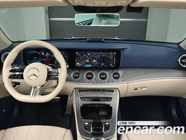 Mercedes-Benz E-Class 2022 — Photo 11/20