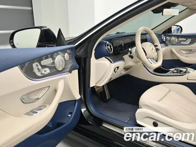 Mercedes-Benz E-Class 2022 — Photo 8/20