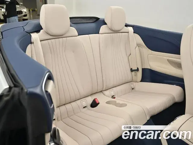 Mercedes-Benz E-Class 2022 — Photo 12/20