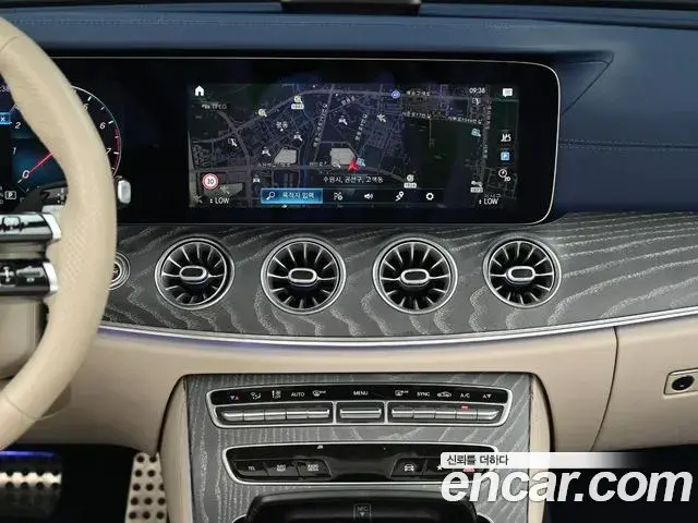 Mercedes-Benz E-Class 2022 — Photo 7/20