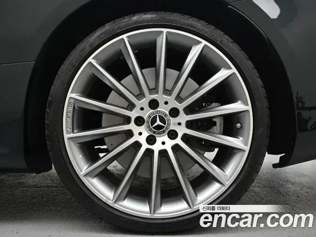 Mercedes-Benz E-Class 2022 — Photo 6/20