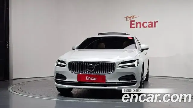 Volvo S90 2021 — Photo 17/31