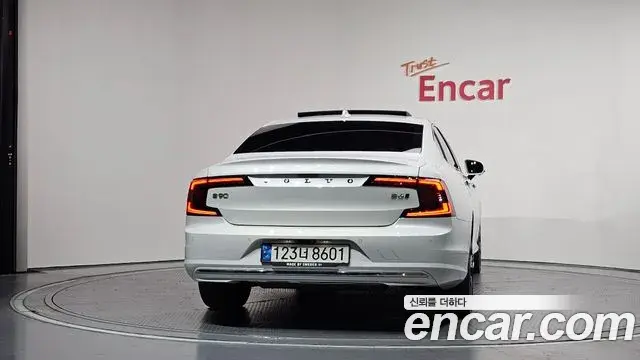 Volvo S90 2021 — Photo 15/31