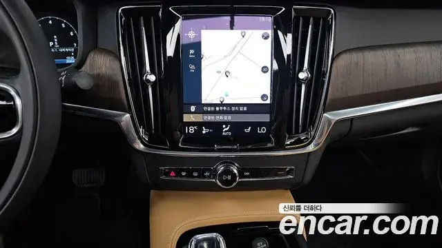 Volvo S90 2021 — Photo 27/31