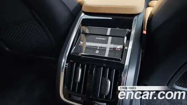 Volvo S90 2021 — Photo 28/31