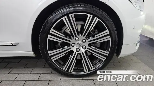 Volvo S90 2021 — Photo 26/31