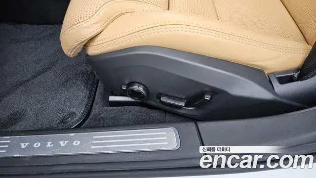 Volvo S90 2021 — Photo 19/31