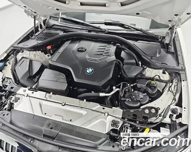 BMW 3 Series 2022 — Photo 10/18