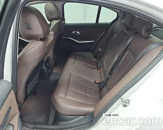 BMW 3 Series 2022 — Photo 17/18