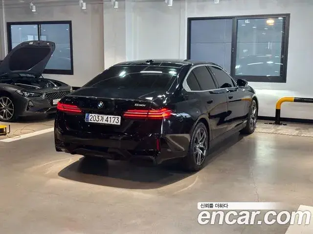 BMW 5 Series 2024 — Photo 10/20
