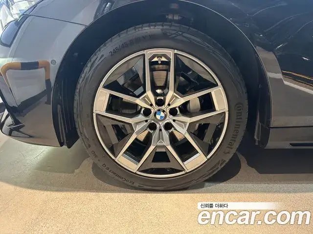 BMW 5 Series 2024 — Photo 12/20