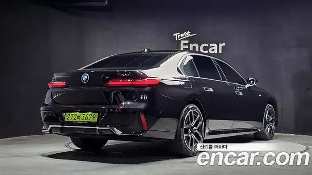 BMW 7 Series 2025 — Şəkil 29/30