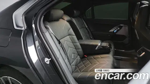 BMW 7 Series 2025 — Şəkil 8/30
