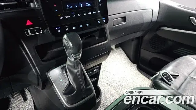 Hyundai Staria 2022 — Photo 5/31