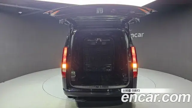 Hyundai Staria 2022 — Photo 4/31