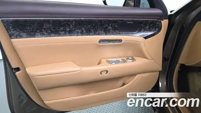 Genesis G90 2022 — Photo 26/33