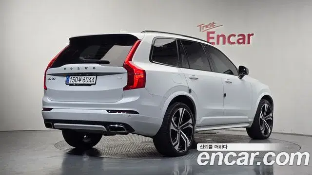 Volvo XC90 2020 — Фото 1/20