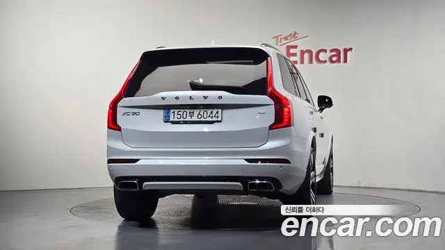 Volvo XC90 2020 — Фото 3/20