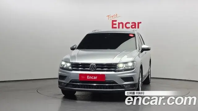 Volkswagen Tiguan 2018 — Şəkil 13/20