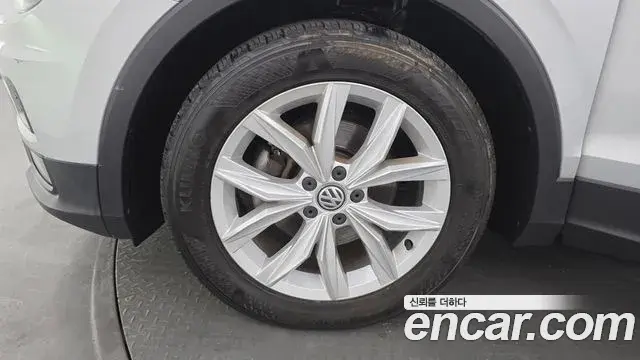 Volkswagen Tiguan 2018 — Şəkil 15/20