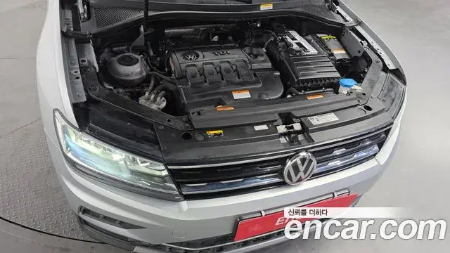 Volkswagen Tiguan 2018 — Şəkil 9/20