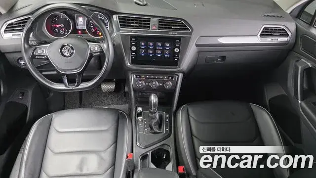 Volkswagen Tiguan 2018 — Şəkil 12/20