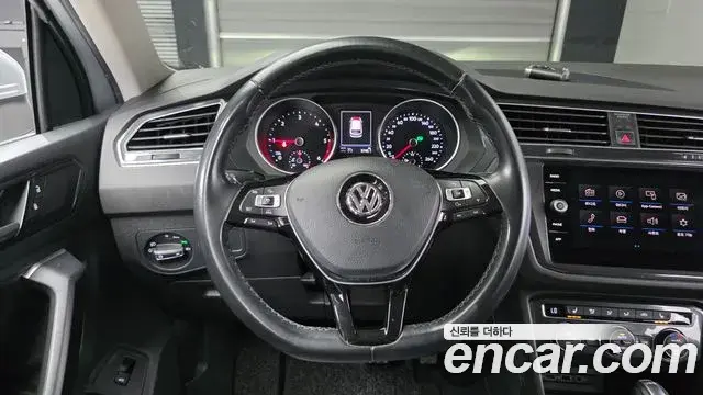 Volkswagen Tiguan 2018 — Şəkil 11/20