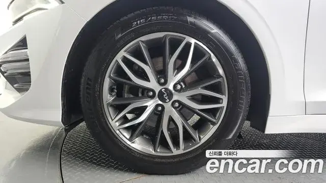 Kia K5 2022 — Photo 19/20