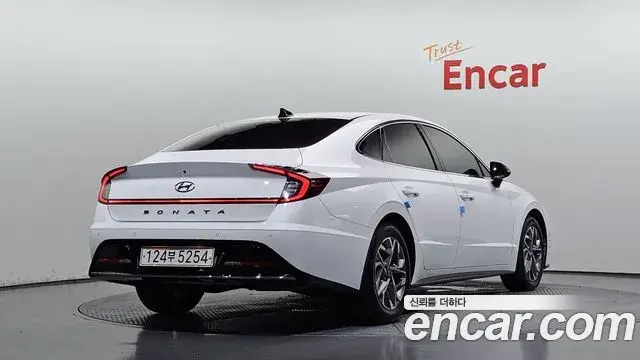 Hyundai Sonata Hybrid 2022 — ფოტო 19/30