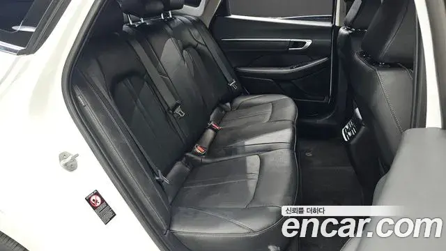 Hyundai Sonata Hybrid 2022 — ფოტო 16/30