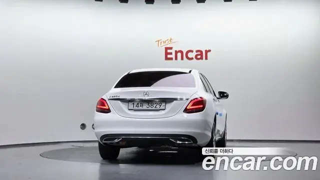 Mercedes-Benz C-Class 2019 — Фото 4/20