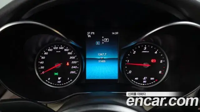 Mercedes-Benz C-Class 2019 — Фото 8/20