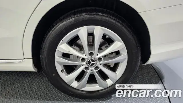 Mercedes-Benz C-Class 2019 — ფოტო 31/35