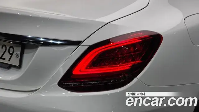 Mercedes-Benz C-Class 2019 — ფოტო 17/35