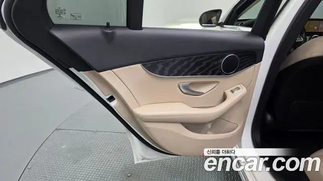 Mercedes-Benz C-Class 2019 — ფოტო 14/35