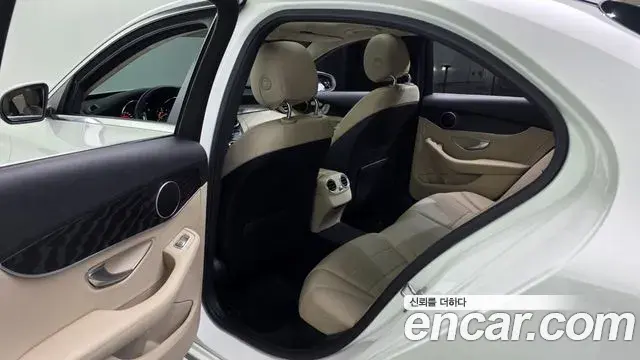 Mercedes-Benz C-Class 2019 — ფოტო 19/35