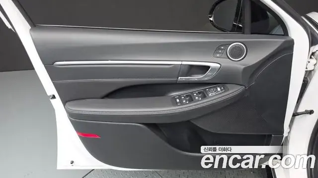 Hyundai Sonata Hybrid 2022 — Şəkil 25/33