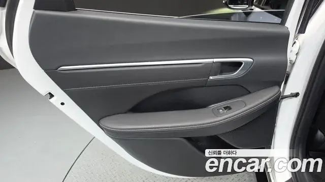 Hyundai Sonata Hybrid 2022 — Şəkil 16/33