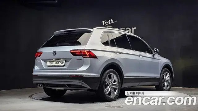 Volkswagen Tiguan 2018 — ფოტო 28/30
