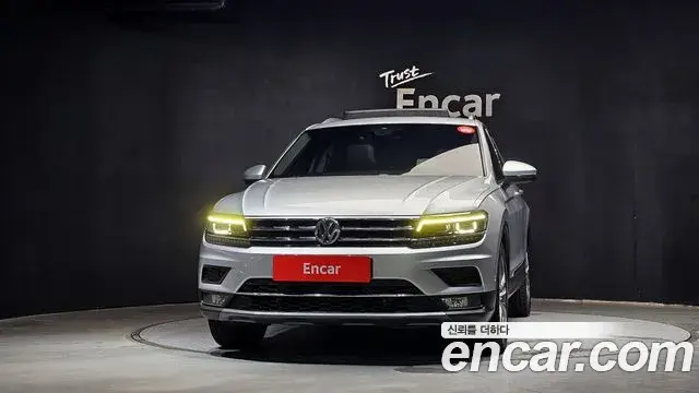 Volkswagen Tiguan 2018 — ფოტო 22/30