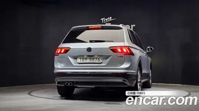 Volkswagen Tiguan 2018 — ფოტო 18/30