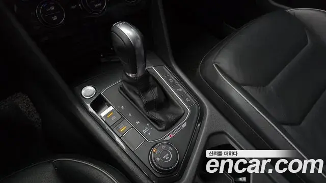 Volkswagen Tiguan 2018 — ფოტო 19/30