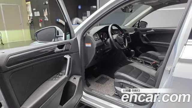 Volkswagen Tiguan 2018 — ფოტო 30/30