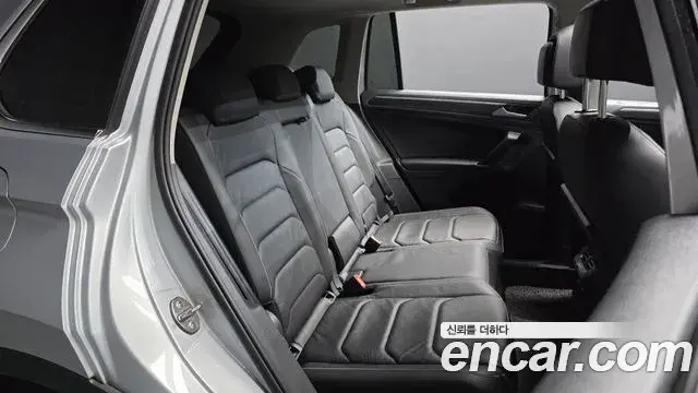 Volkswagen Tiguan 2018 — ფოტო 23/30